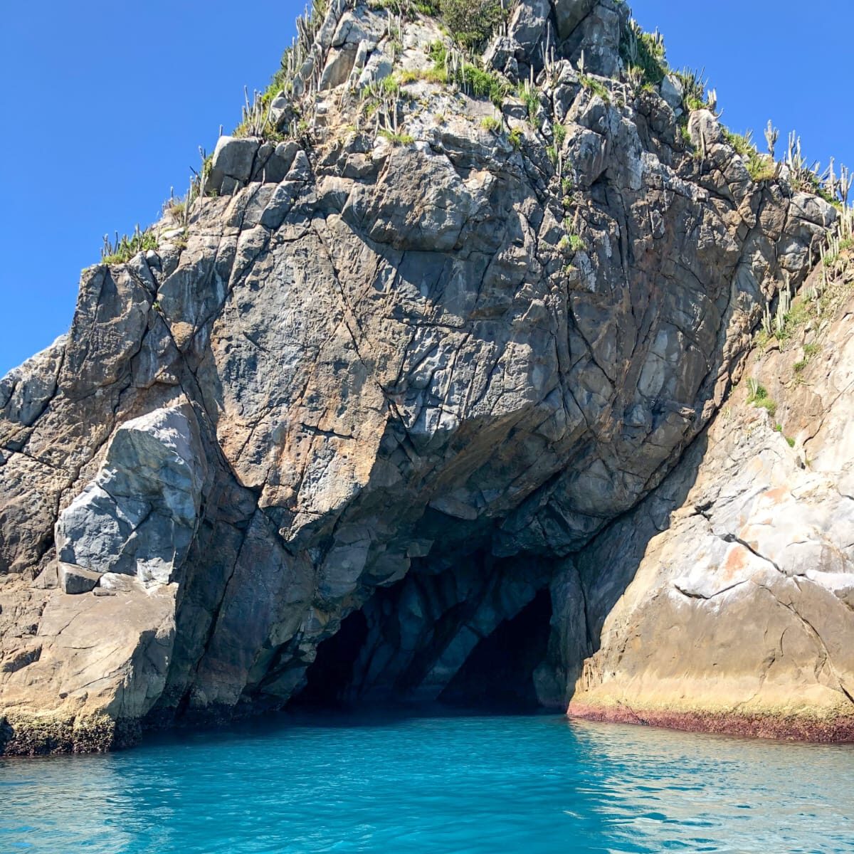Passeio de Barco em Arraial do Cabo - Gruta Azul