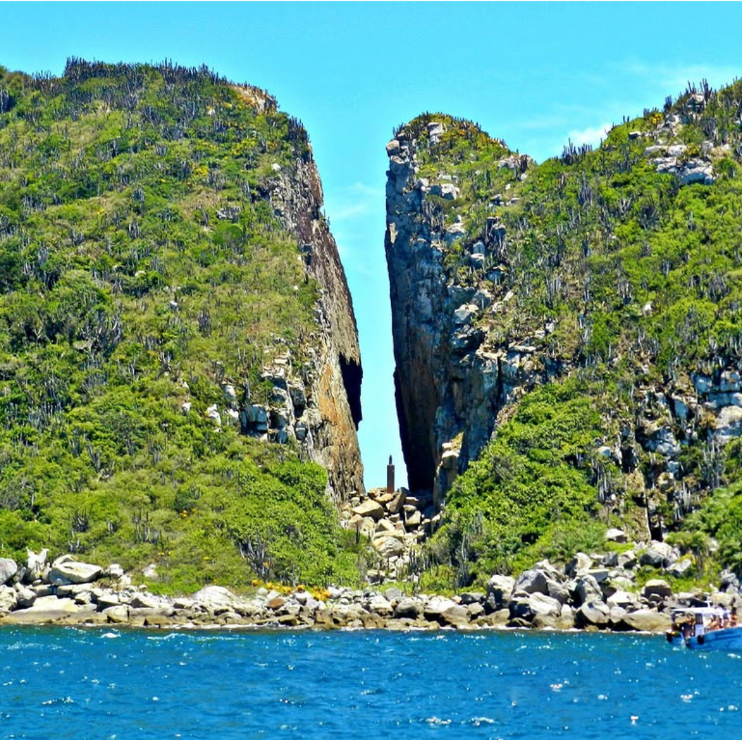 Roteiro Passeio de Barco em Arraial do Cabo - Fenda da Santa